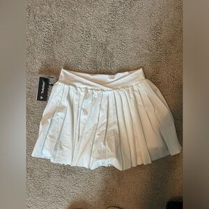 Aritzia white tennis skirt